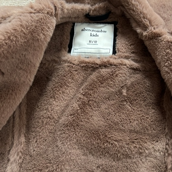 Gently worn Girls Abercrombie coat size 11/12 - Picture 2 of 2